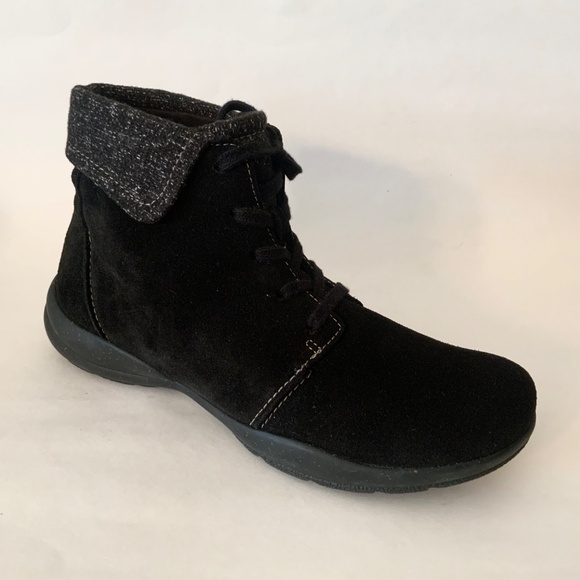 Clarks Women's Roseville Black Suede Lace up Ankle Boot Round Toe Casual Bootie - Picture 11 of 14